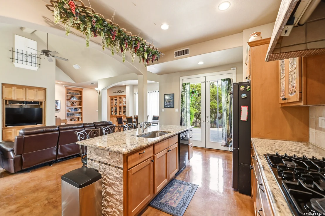 Photo of 752 Taylor Pt