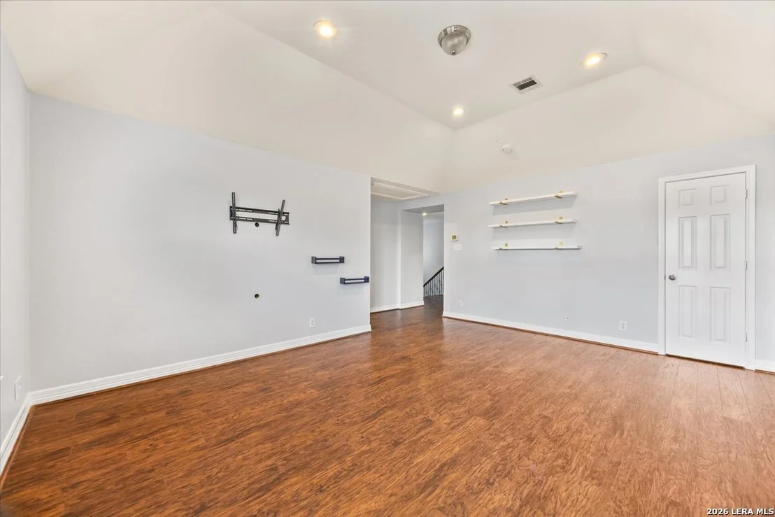 Photo of 430 White Cyn