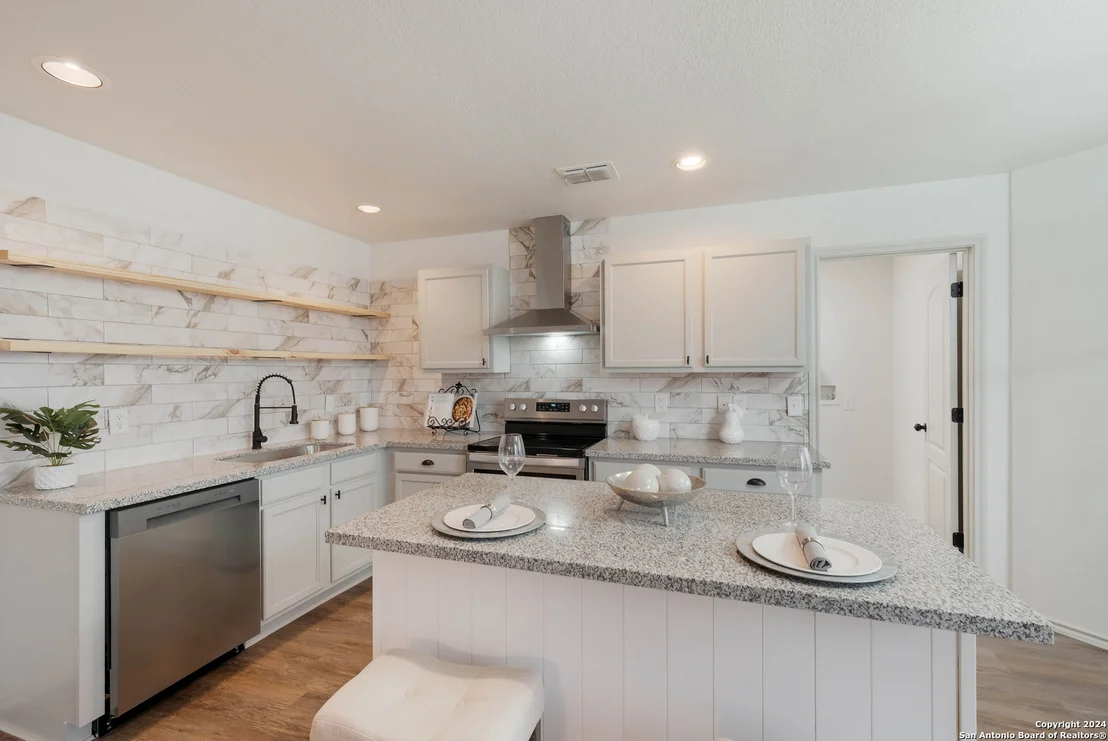 Photo of 8902 Catkin Meadow
