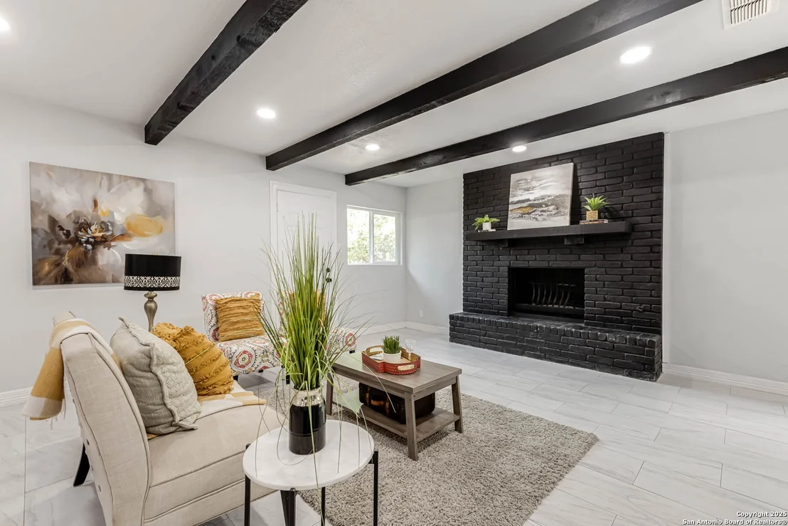 Photo of 6135 ROYAL PT