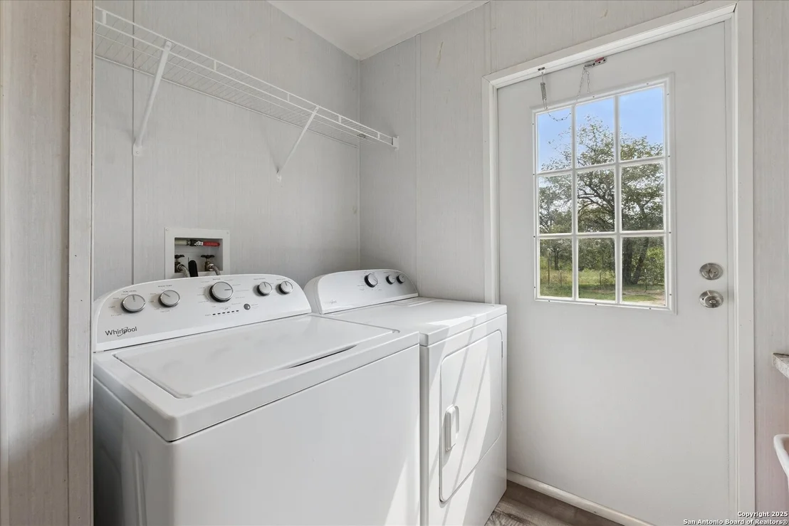 Photo of 385 Forest Oaks