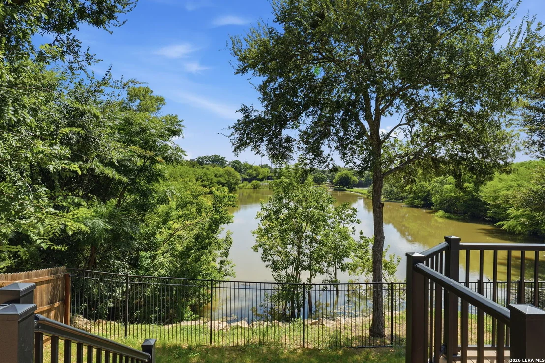 Photo of 530 POND BLF