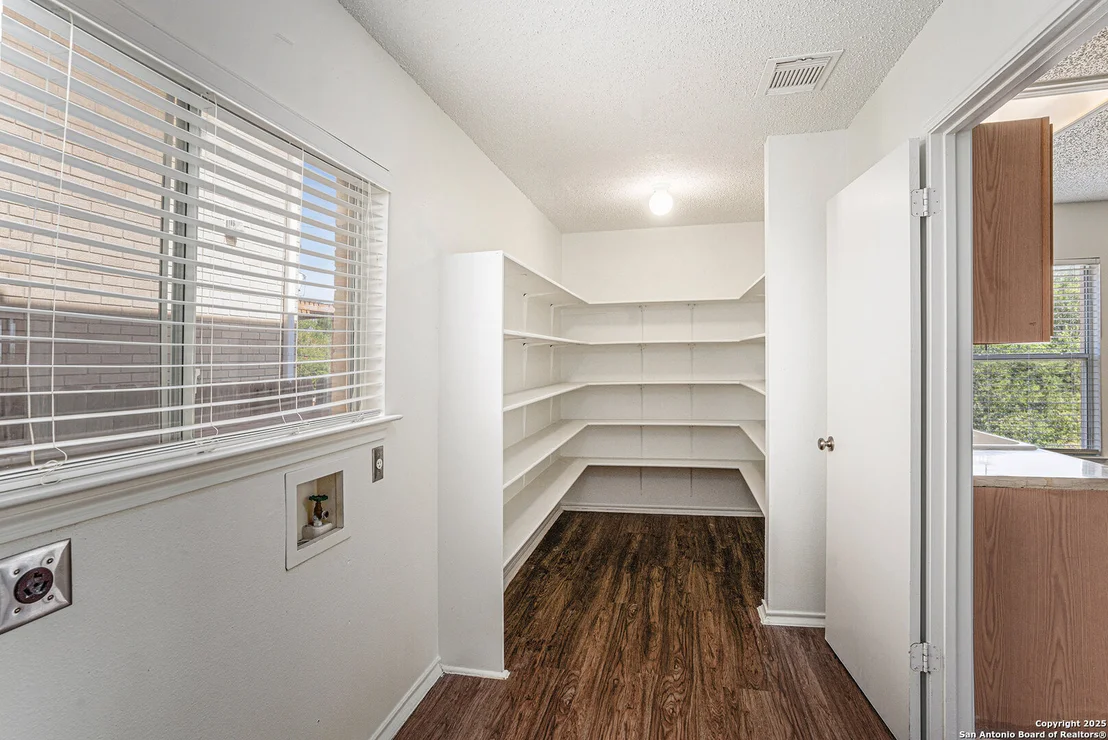 Photo of 8447 Mannington