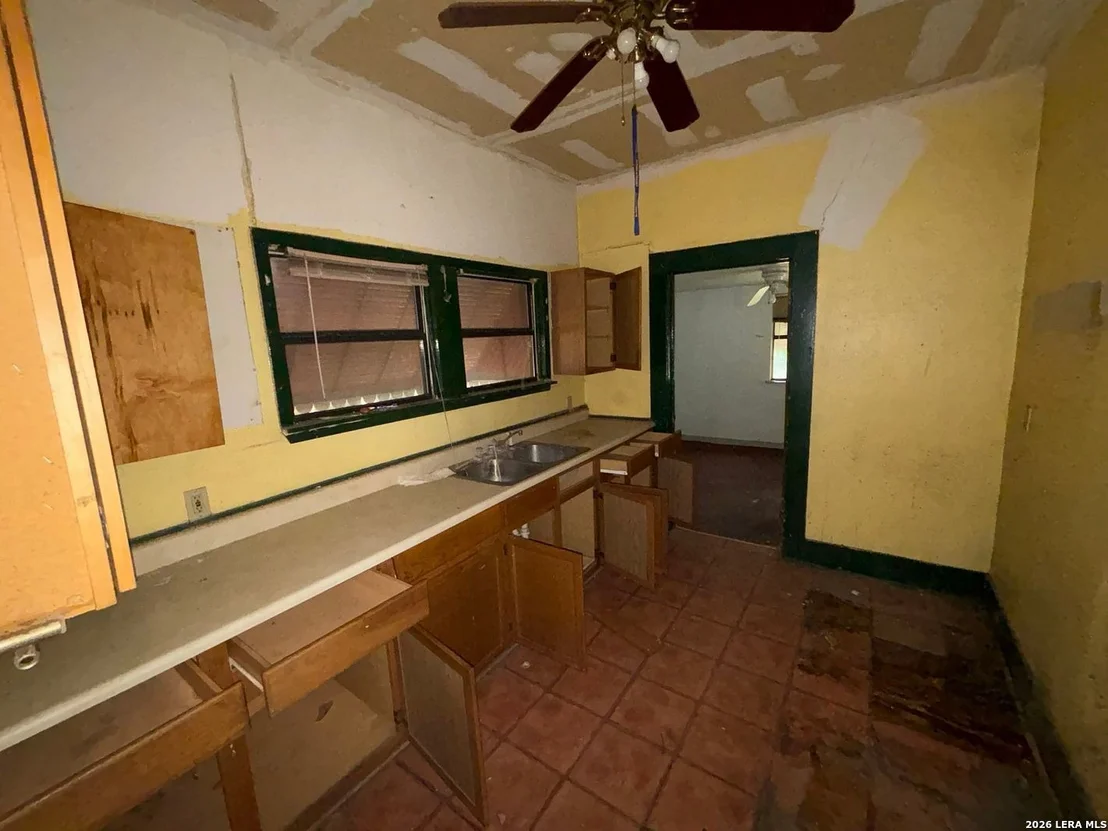 Photo of 351 Barrett