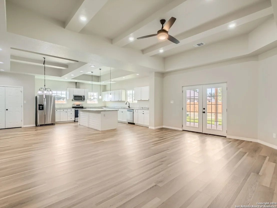 Photo of 8501 UTOPIA BLVD
