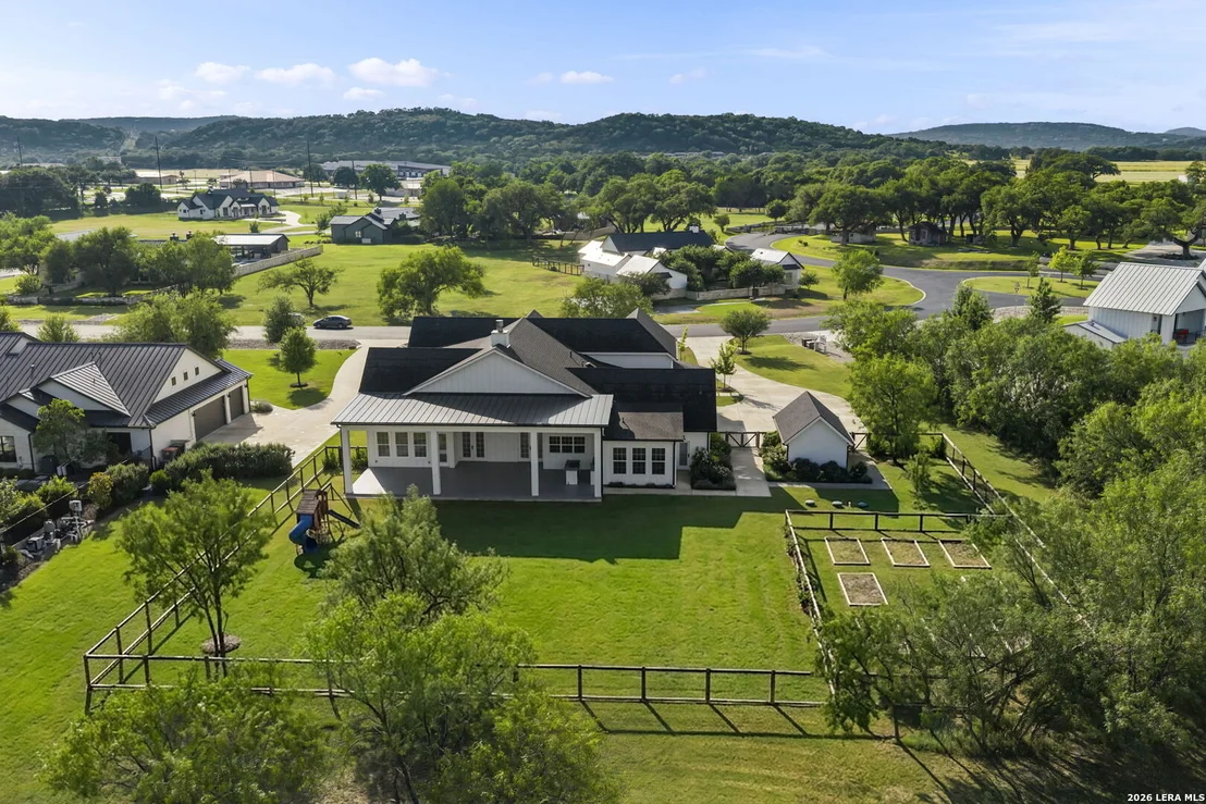 Photo of 807 WADE RD