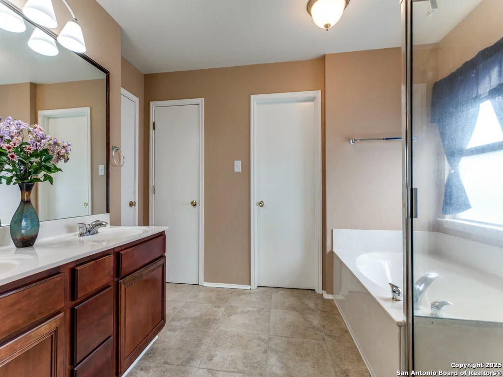Photo of 10702 Diamond Rock