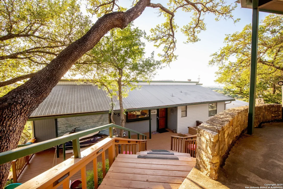 Photo of 1043 LEDGE PATH