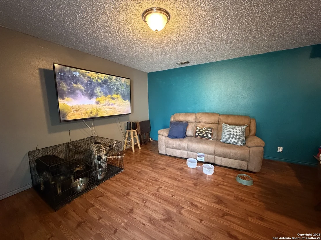 Photo of 127 Arnaz
