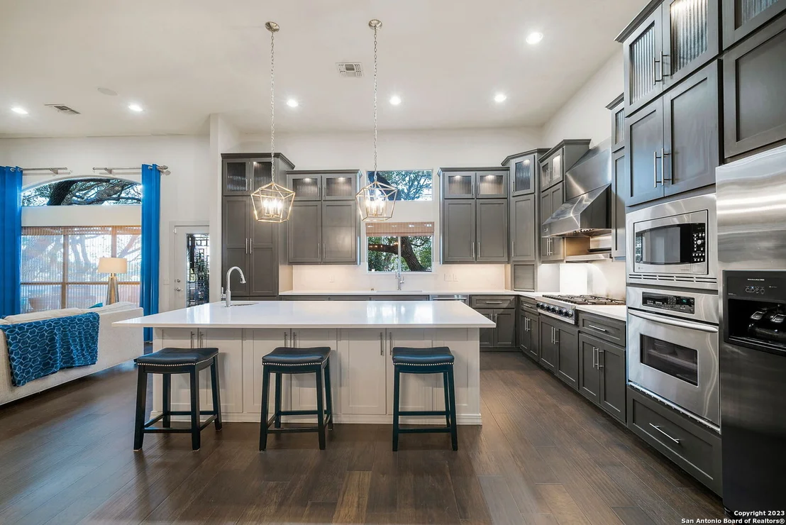 Photo of 8 Benchwood Cir