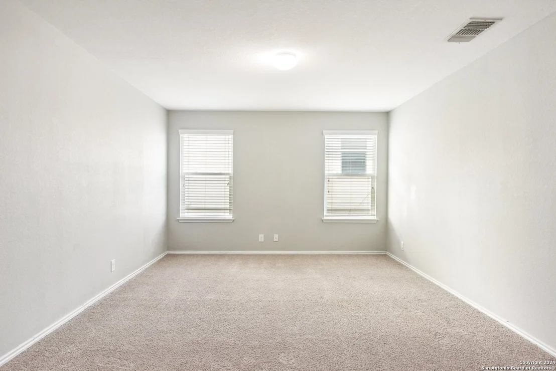 Photo of 429 KINGS WAY
