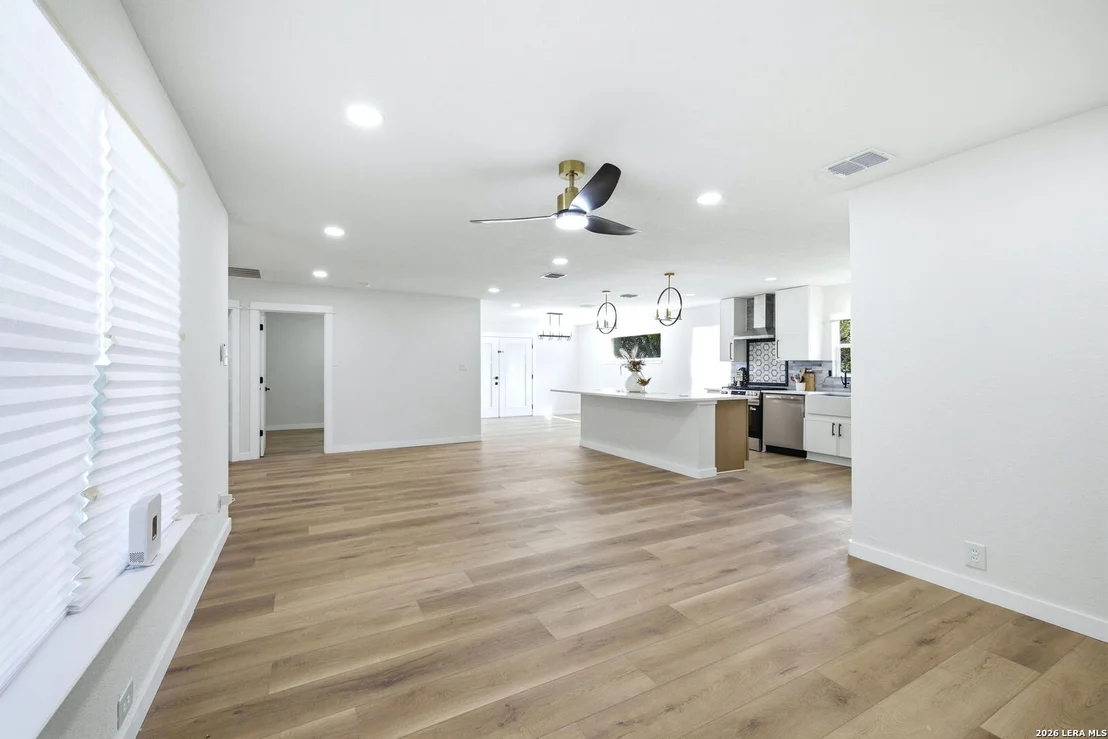 Photo of 6818 MOSS OAK DR