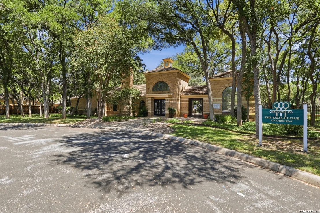 Photo of 28 COURTSIDE CIR