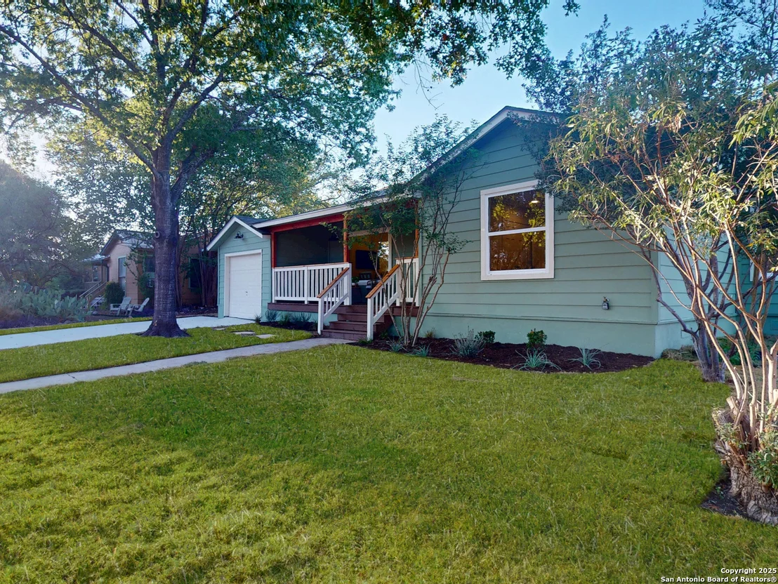 Photo of 141 CHEVY CHASE DR