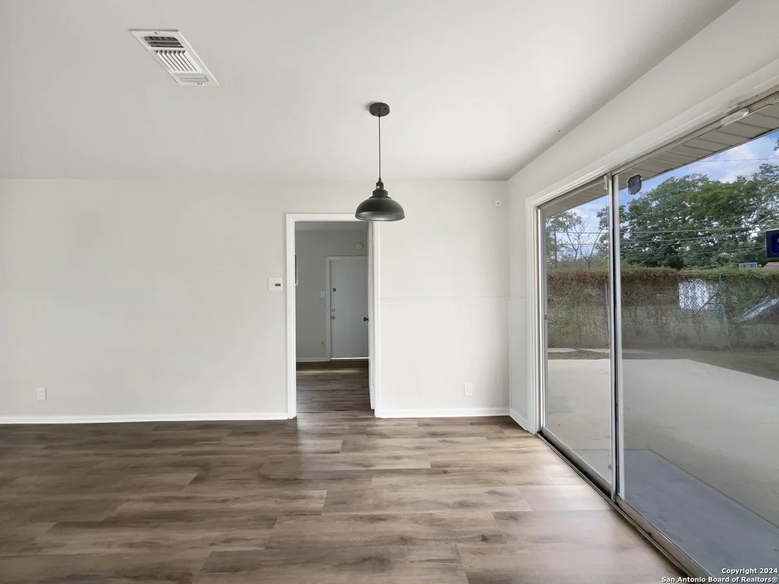 Photo of 743 UTOPIA LN