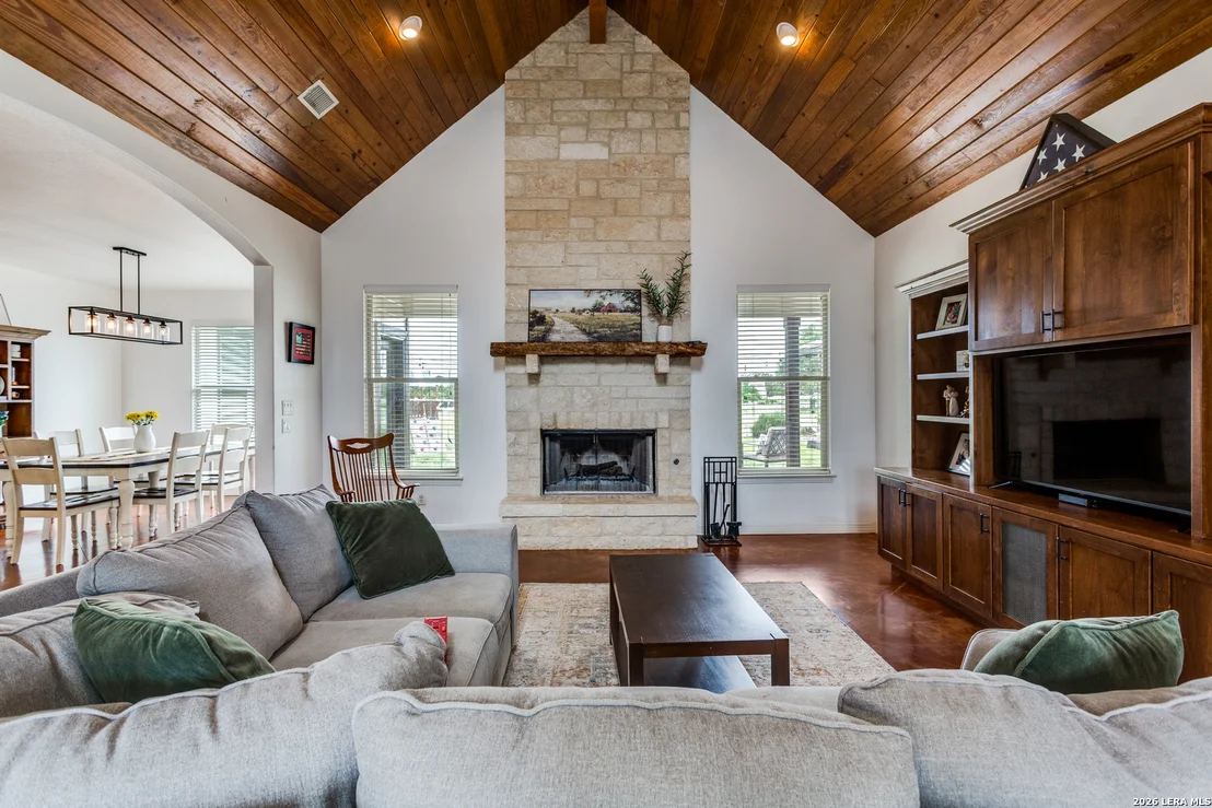 Photo of 106 RIVER MOUNTAIN DR