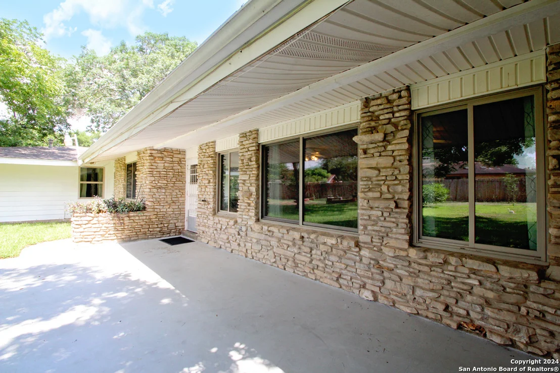 Photo of 718 WINDROCK DR