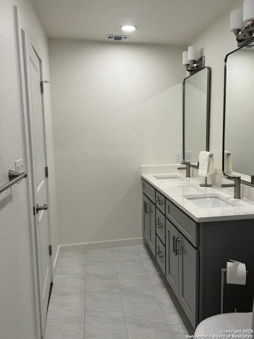 Photo of 214 Williamsburg
