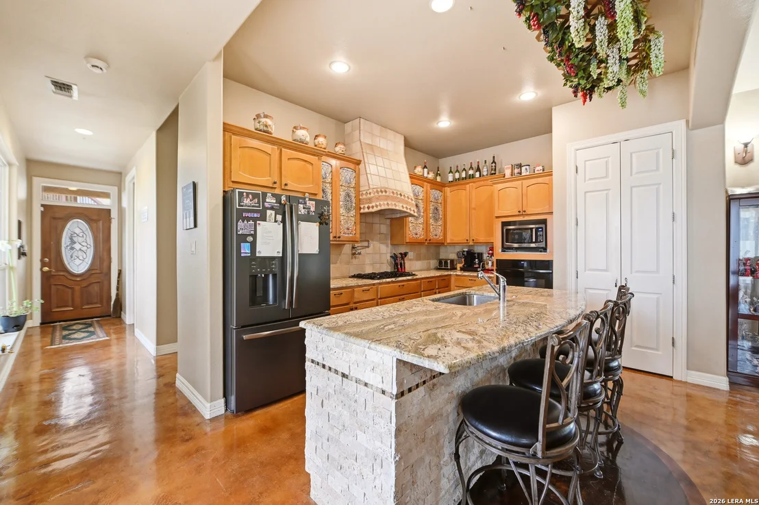 Photo of 752 Taylor Pt