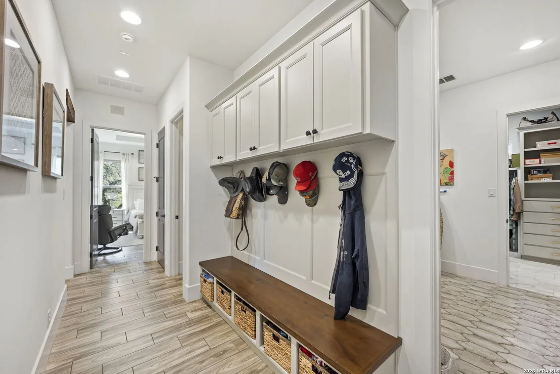 Photo of 979 Belle Oaks