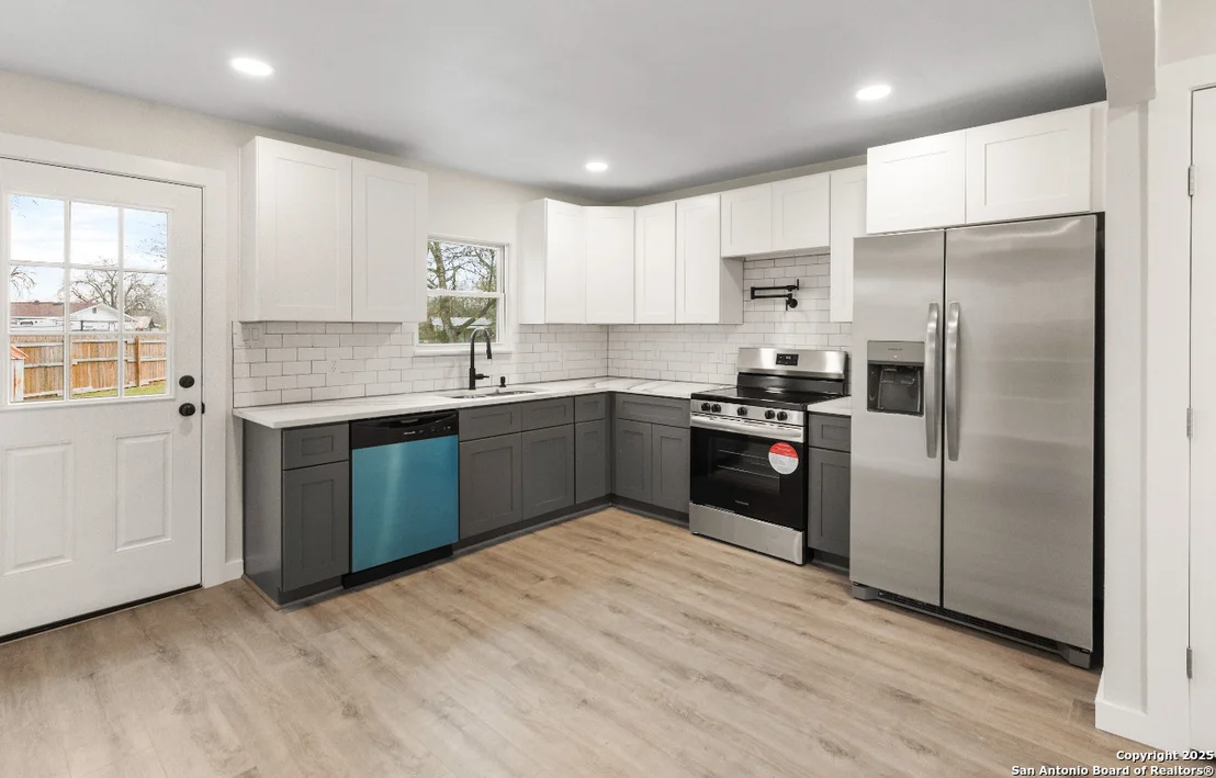 Photo of 601 W MOORE AVE