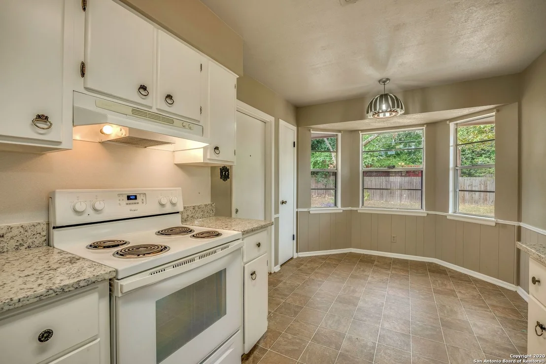 Photo of 6915 FOREST GRV