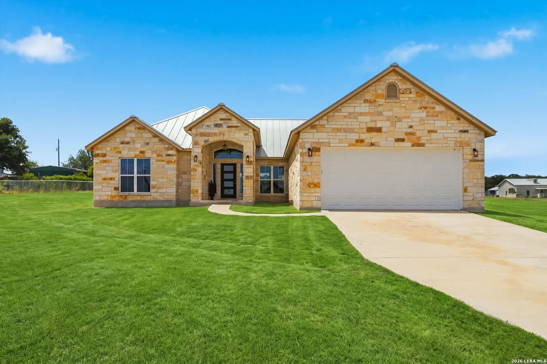 Photo of 200 Lakeview Cir