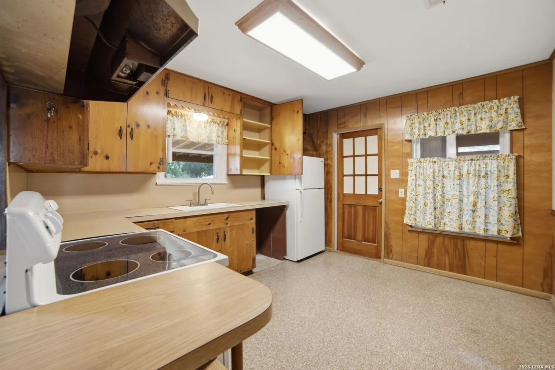 Photo of 225 LOWER LACOSTE RD