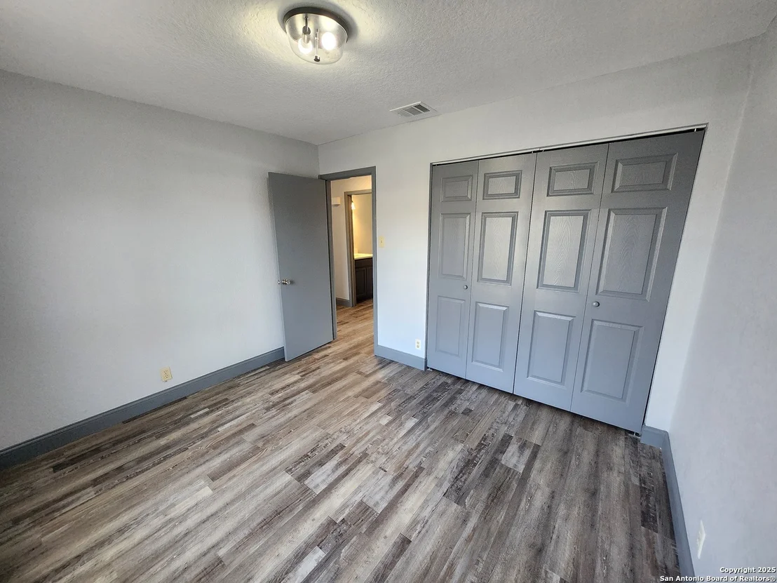 Photo of 918 ROLLING ROCK DR