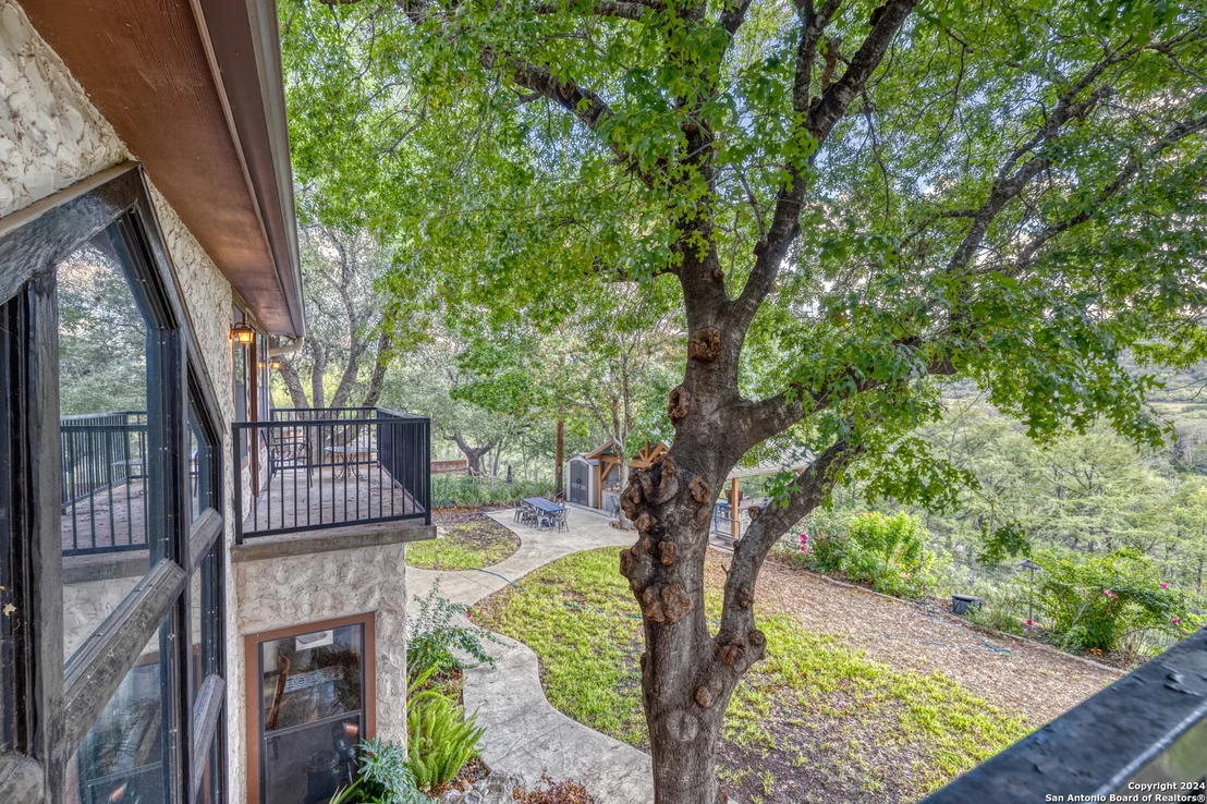 Photo of 1242 RIVER RD