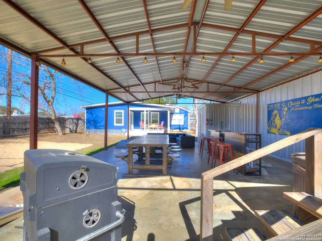 Photo of 337 W Hackberry St