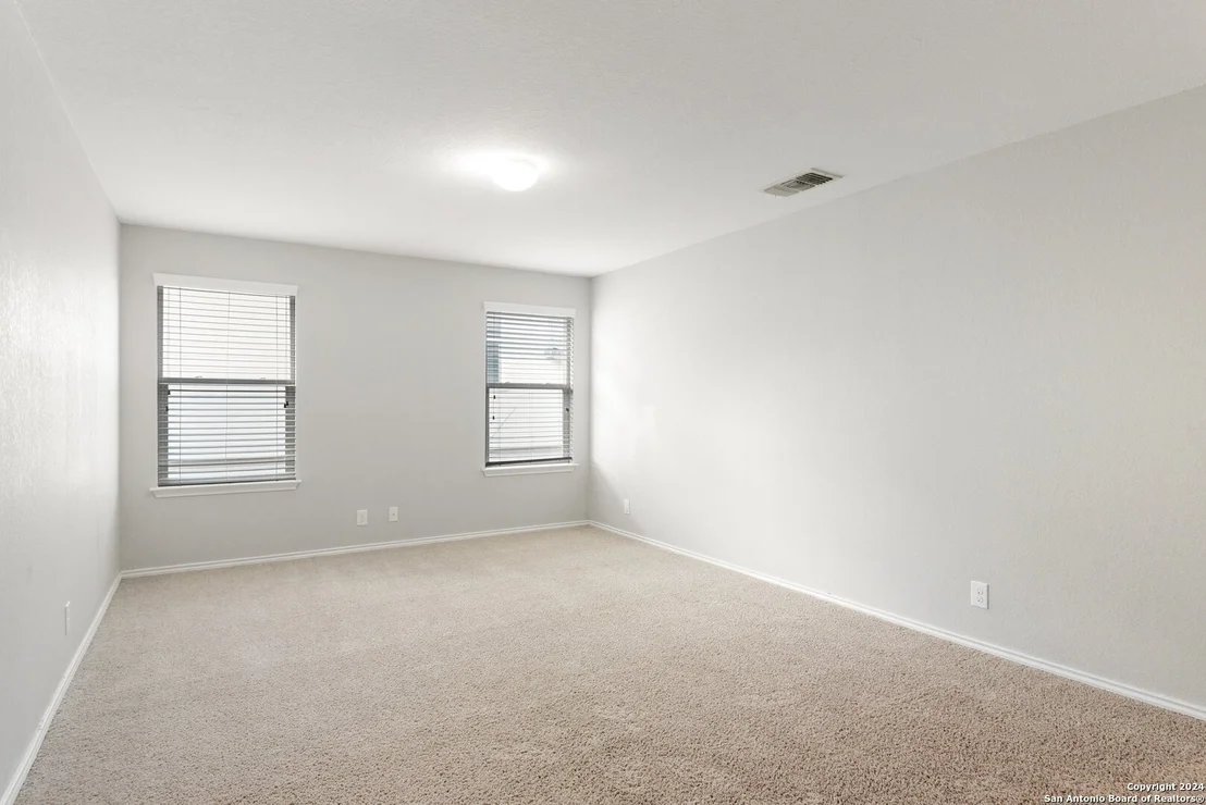 Photo of 429 KINGS WAY