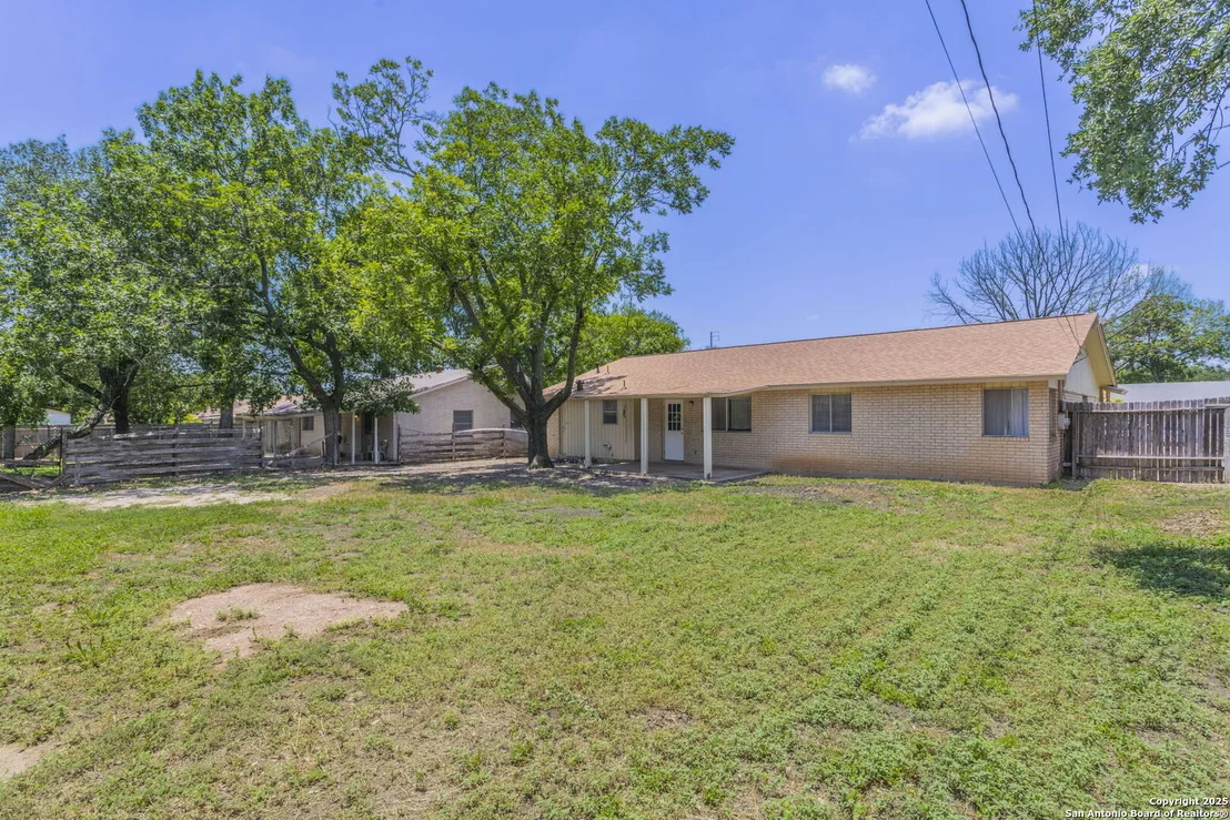 Photo of 6618 N Forest Bend