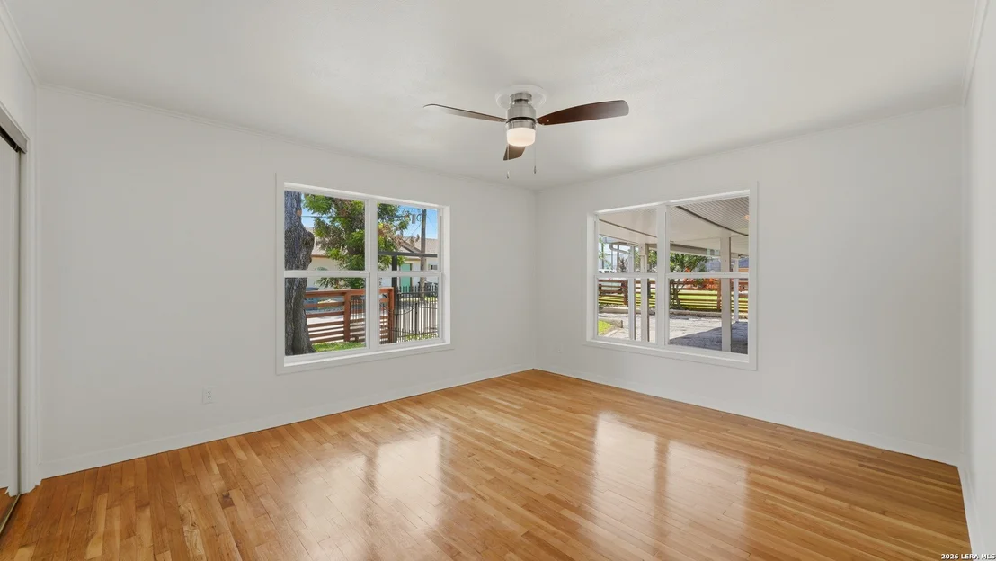 Photo of 596 WILLOW AVE