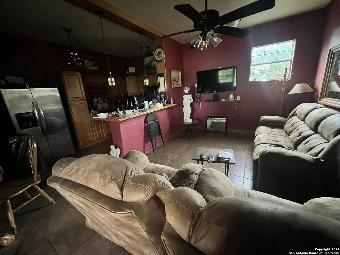 Photo of 290 River Oaks