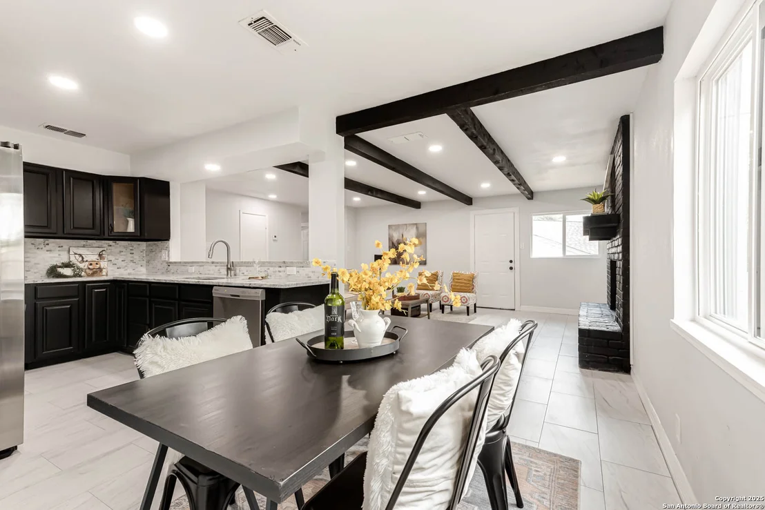 Photo of 6135 ROYAL PT