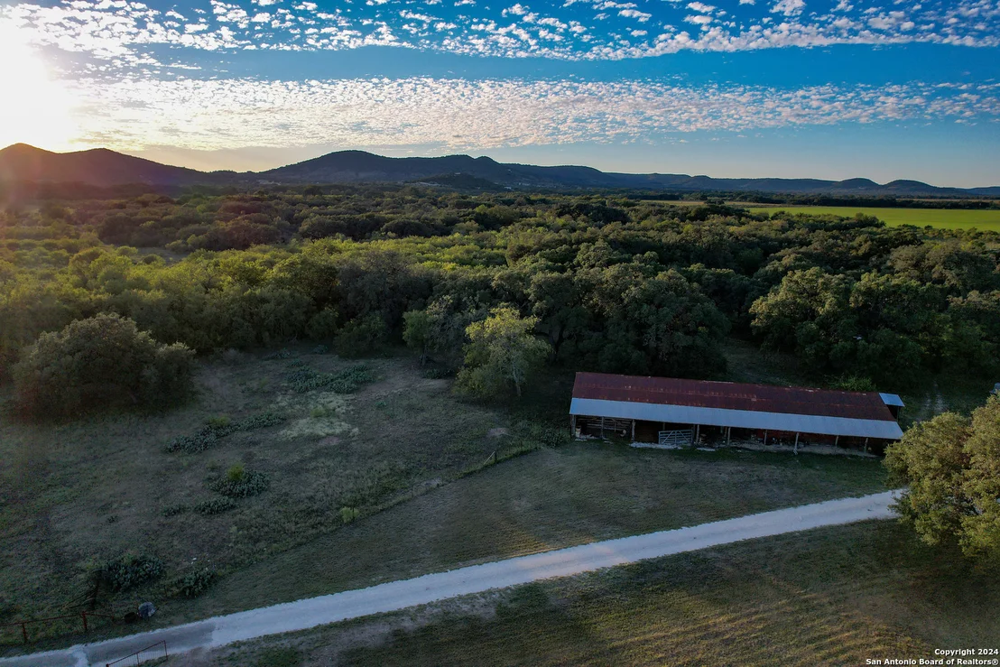 Photo of 609 B & R RD