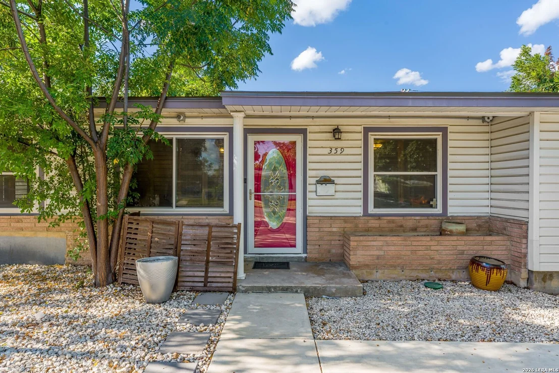 Photo of 359 Pilgrim Dr