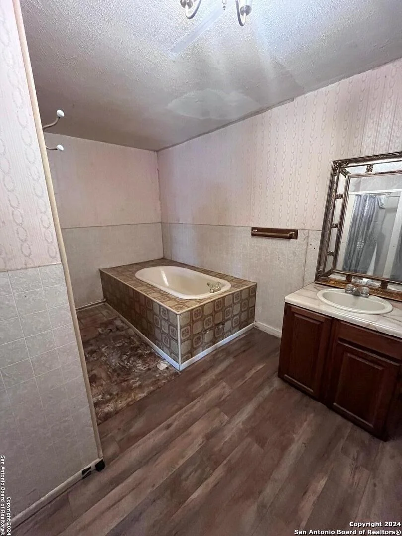Photo of 1412 Private Road 2310