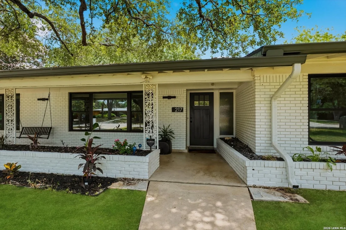 Photo of 217 Gardenview
