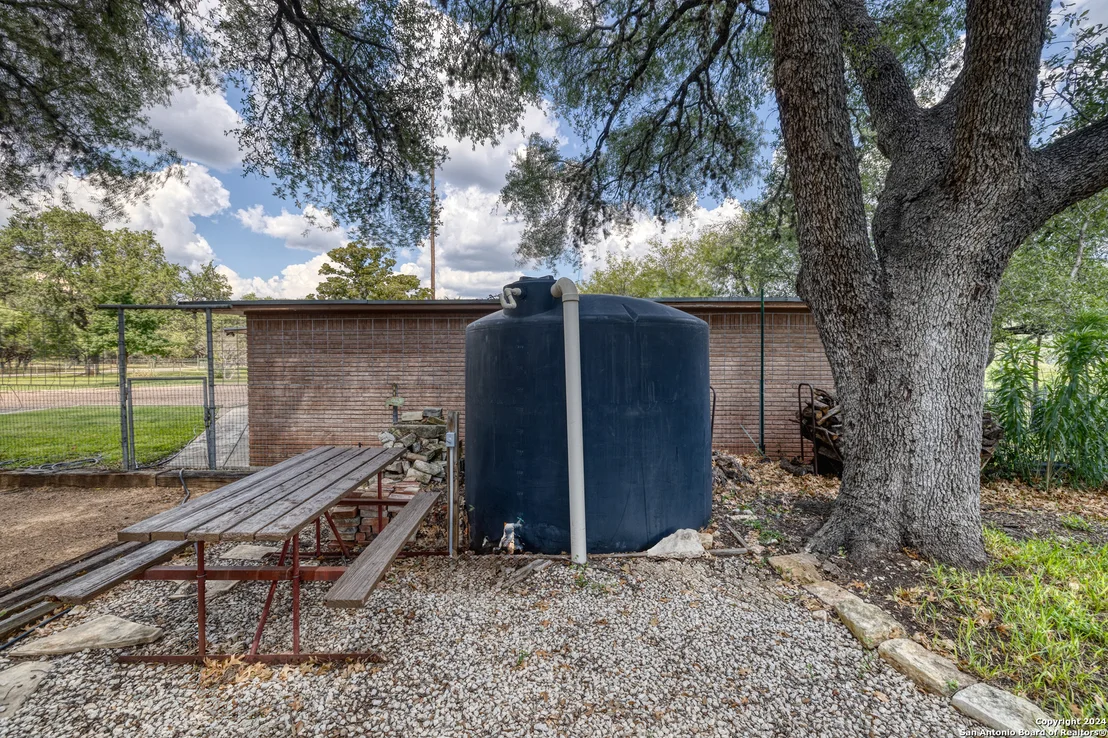 Photo of 1242 RIVER RD
