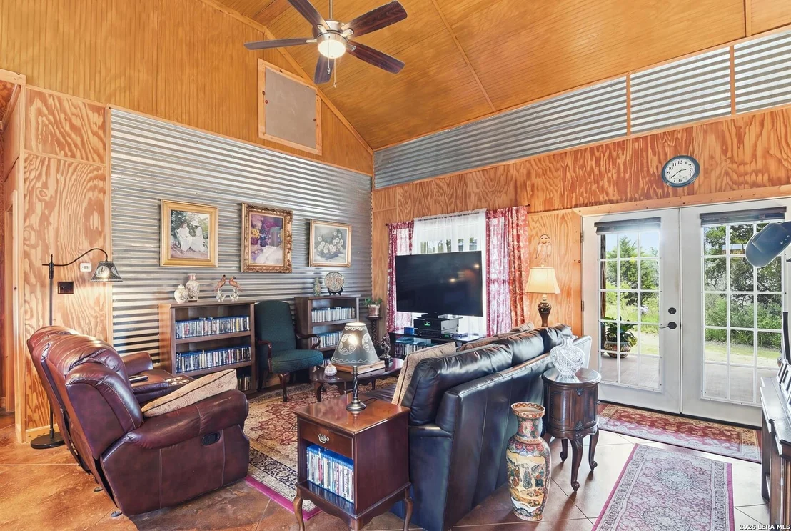 Photo of 423 KAHN RD