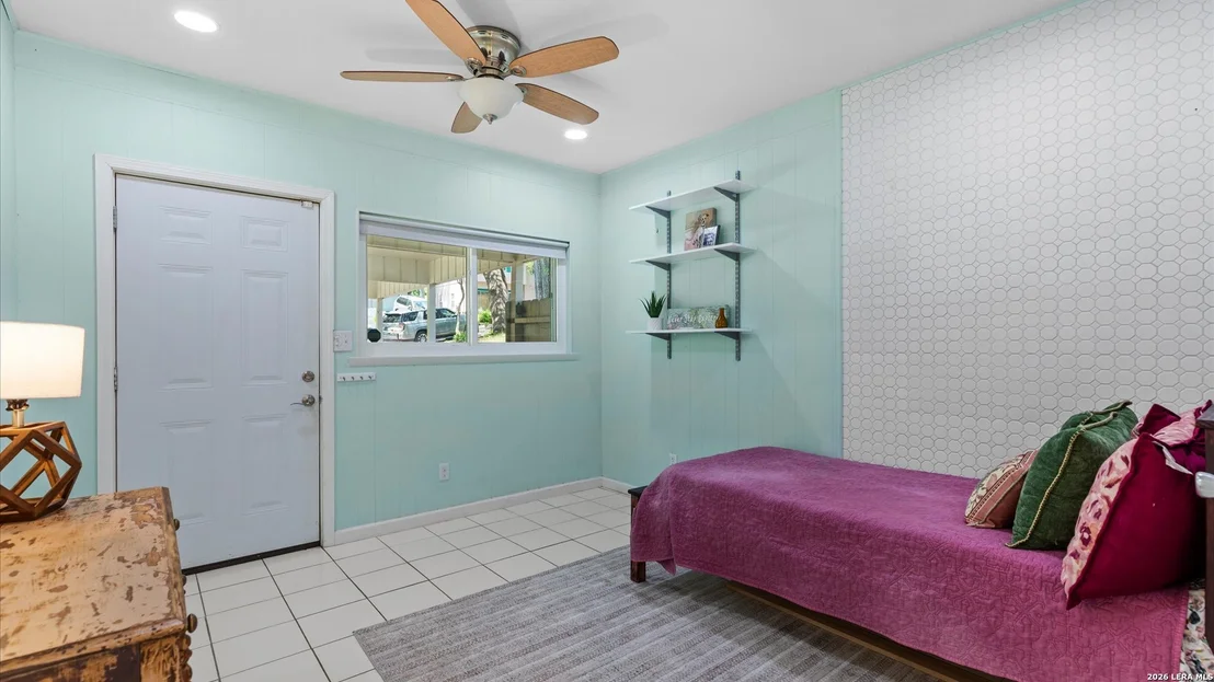 Photo of 546 PARKVIEW BLVD