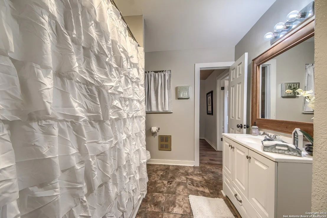 Photo of 1382 RIVER RD