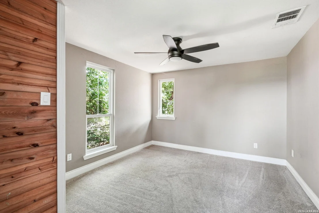 Photo of 606 E AUSTIN ST