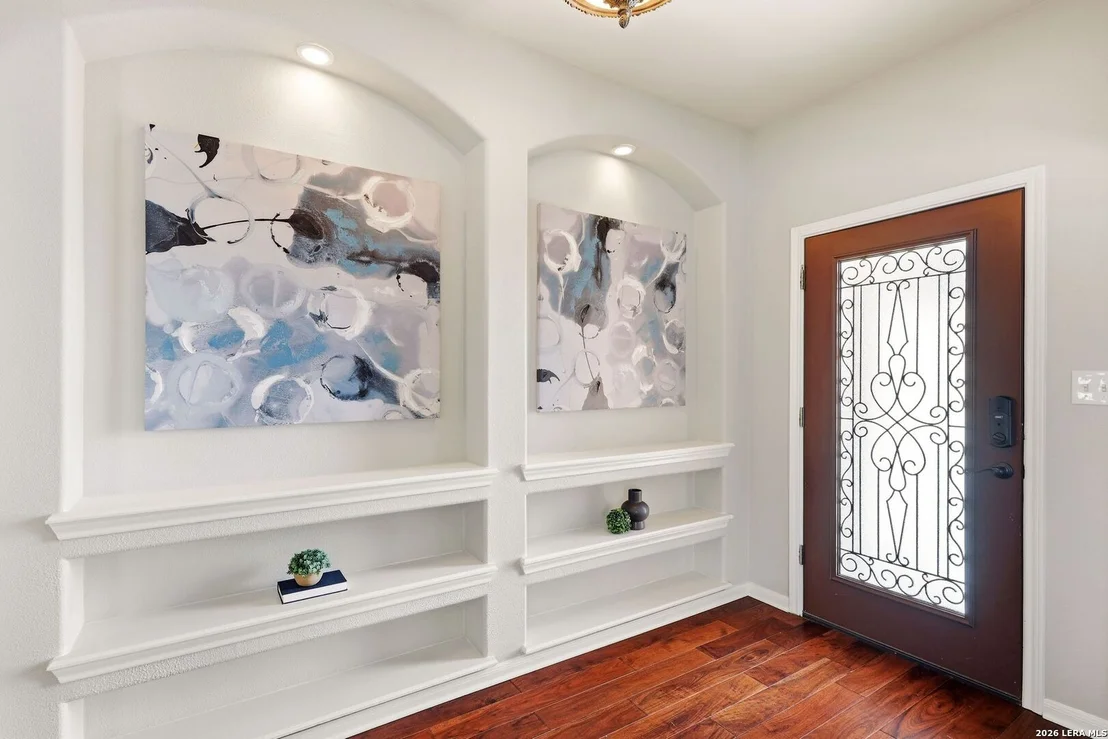 Photo of 831 Queens Oak