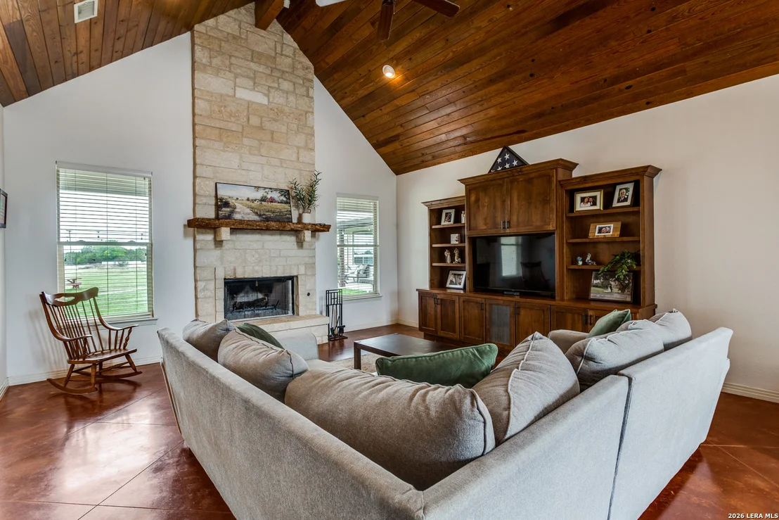 Photo of 106 RIVER MOUNTAIN DR