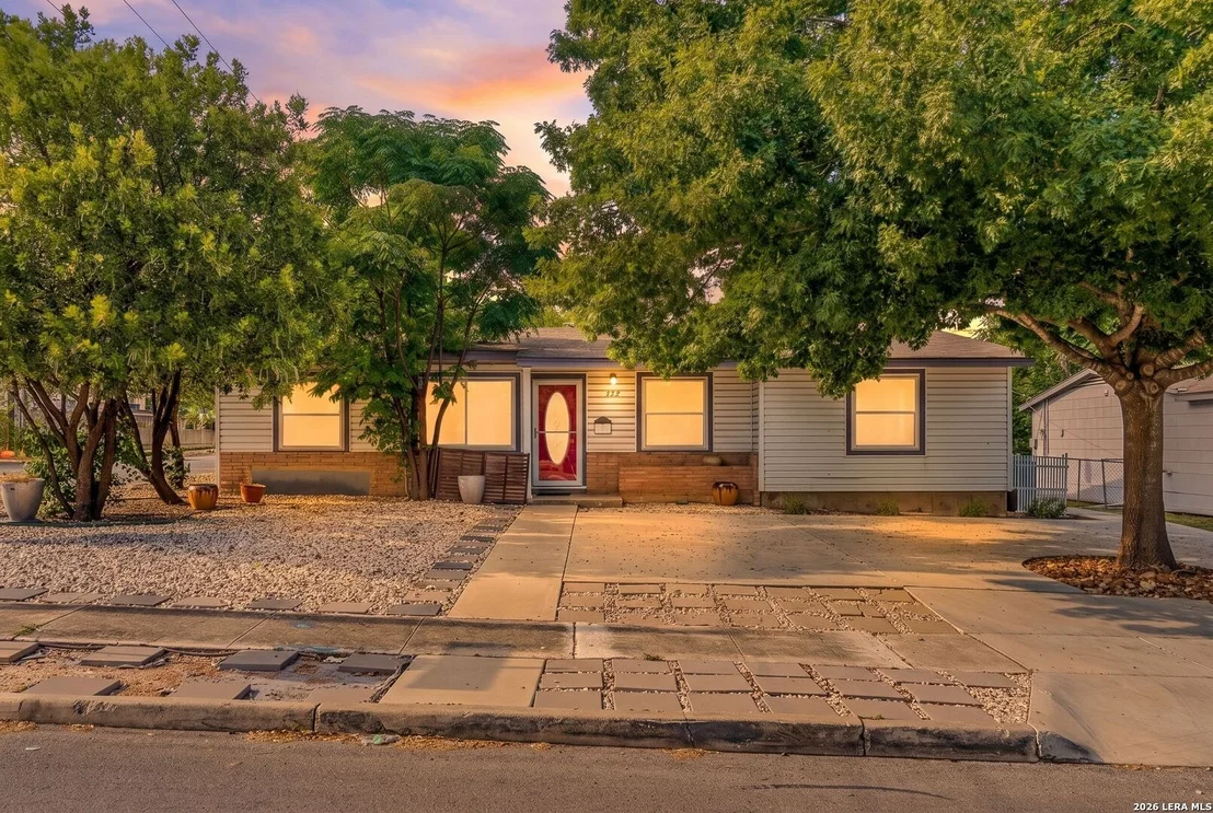 Photo of 359 Pilgrim Dr