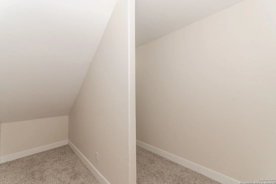 Photo of 677 CIRCLEVIEW DR