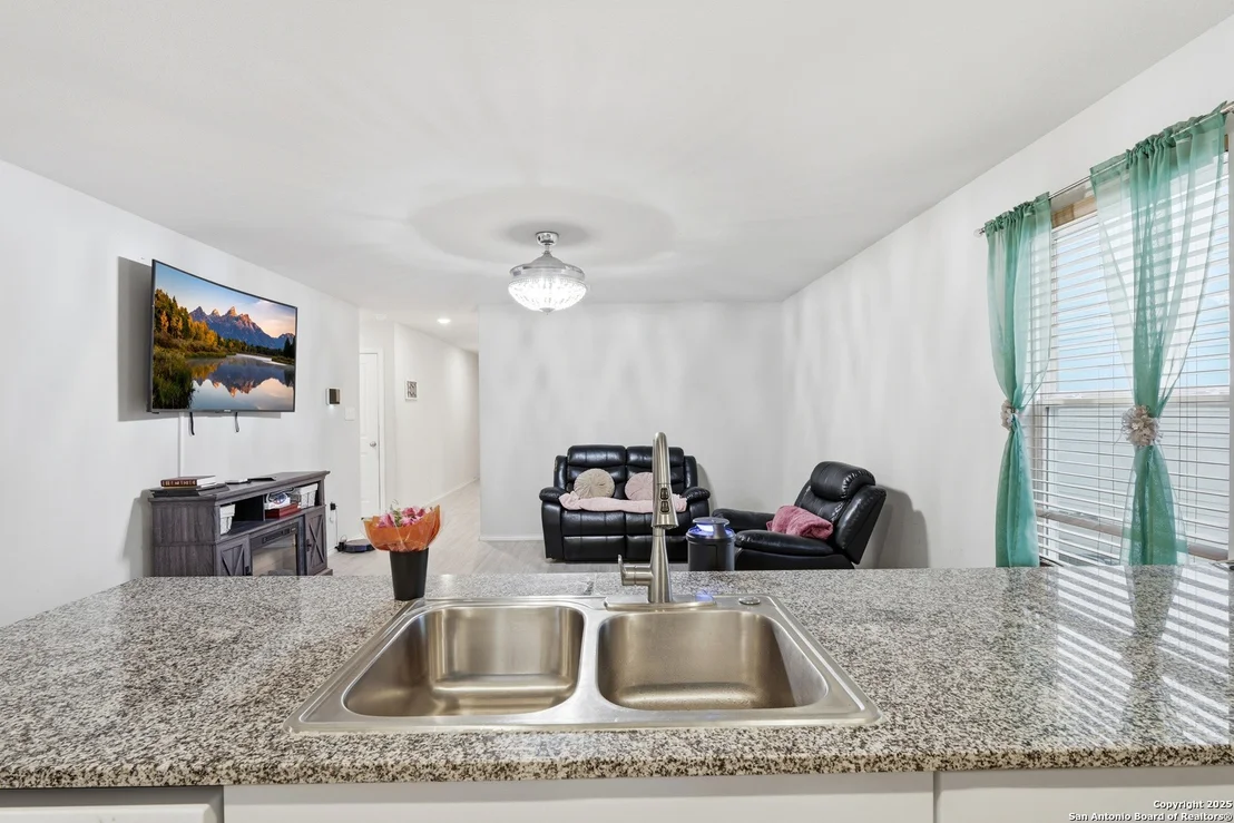 Photo of 5643 Vista Pont